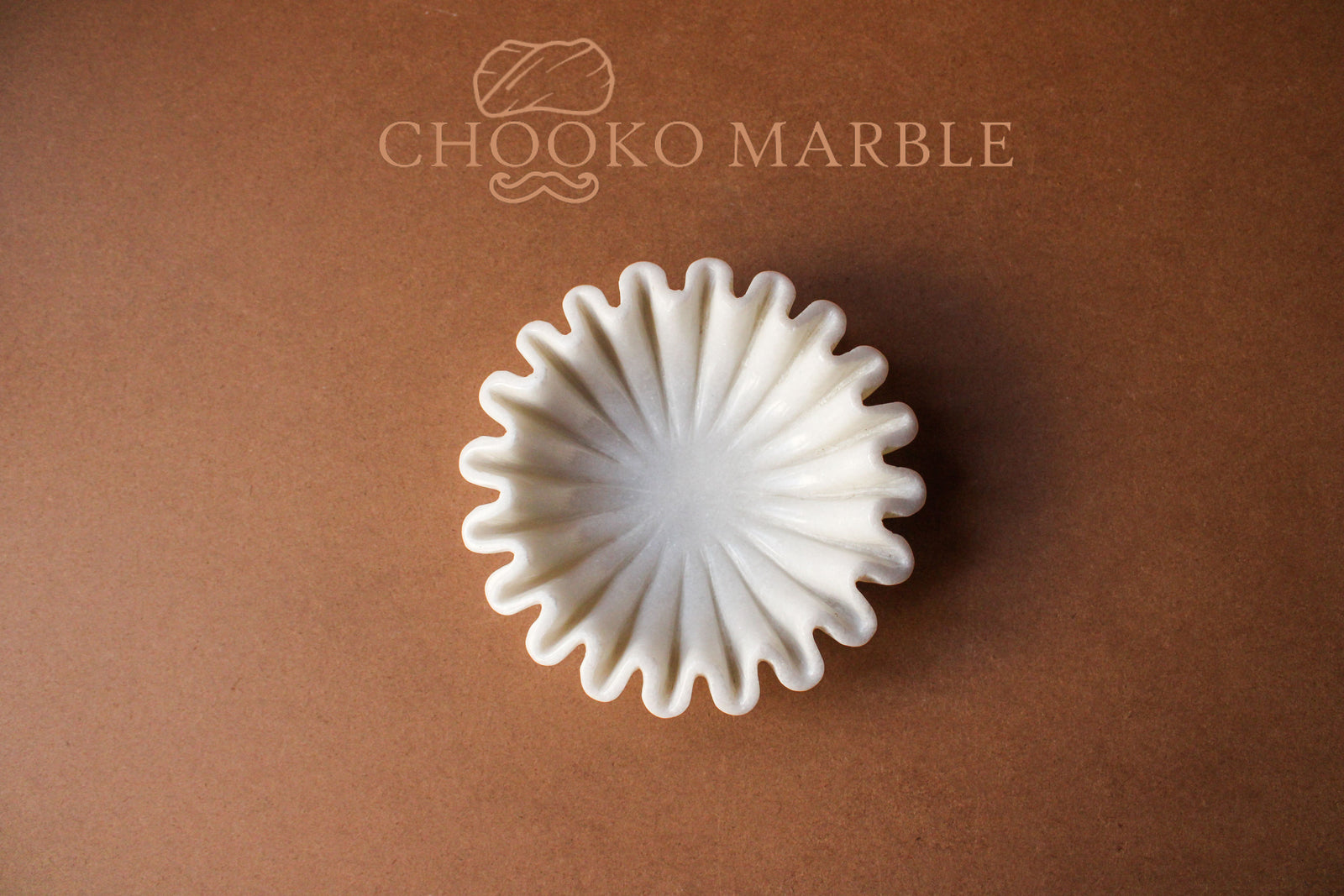 Marble Ruffle Urli