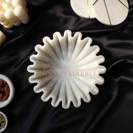 Marble Ruffle Urli