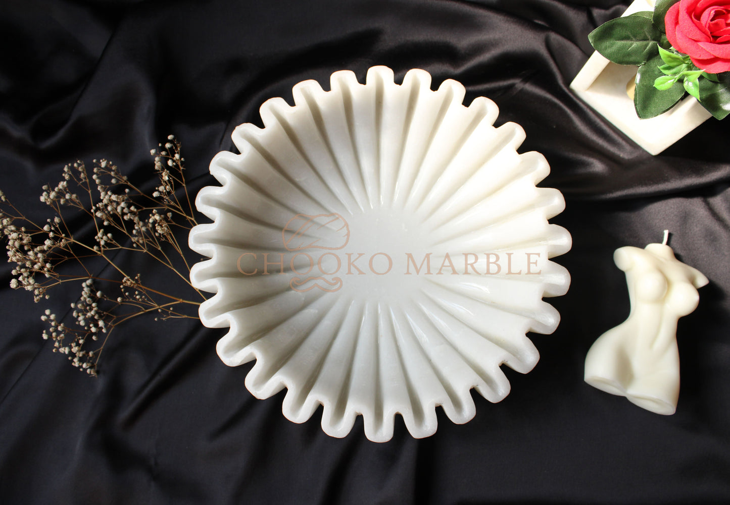 Marble Ruffle Urli