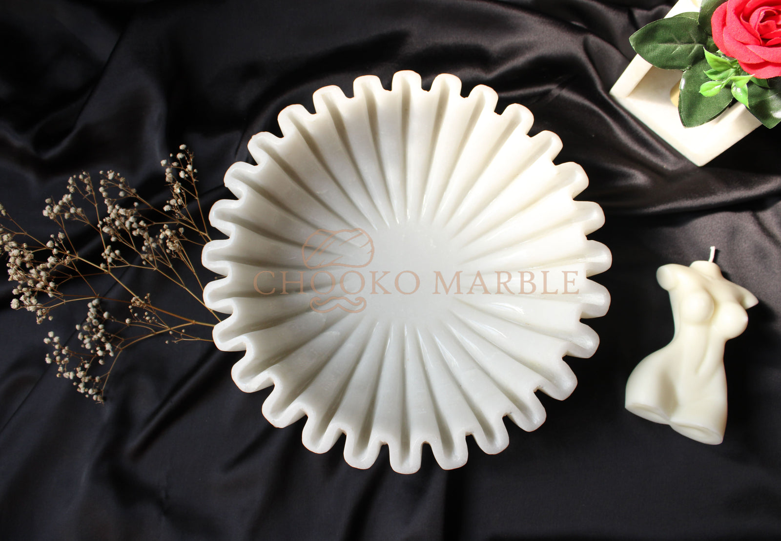 Marble Ruffle Urli